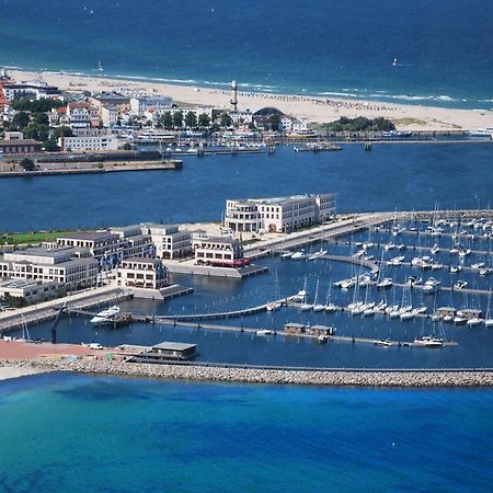 Yachthafenresidenz Hohe Duene Hotel Rostock Exterior photo Marina del Rey