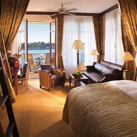 Yachthafenresidenz Hohe Duene Hotel Rostock Exterior photo Suite