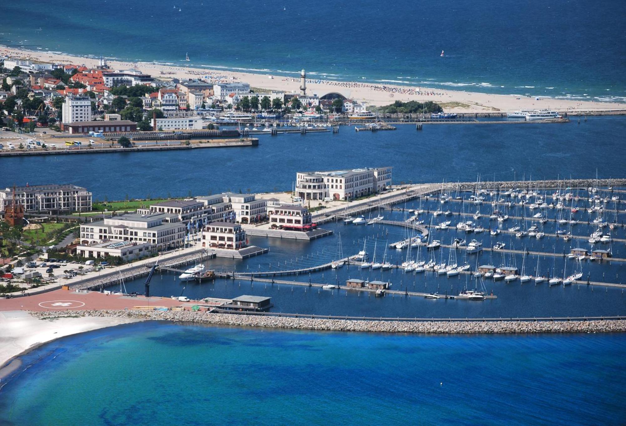 Yachthafenresidenz Hohe Duene Hotel Rostock Exterior photo Marina del Rey