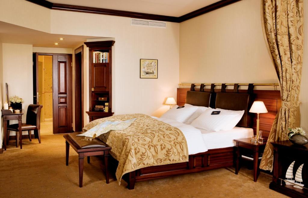 Yachthafenresidenz Hohe Duene Hotel Rostock Room photo