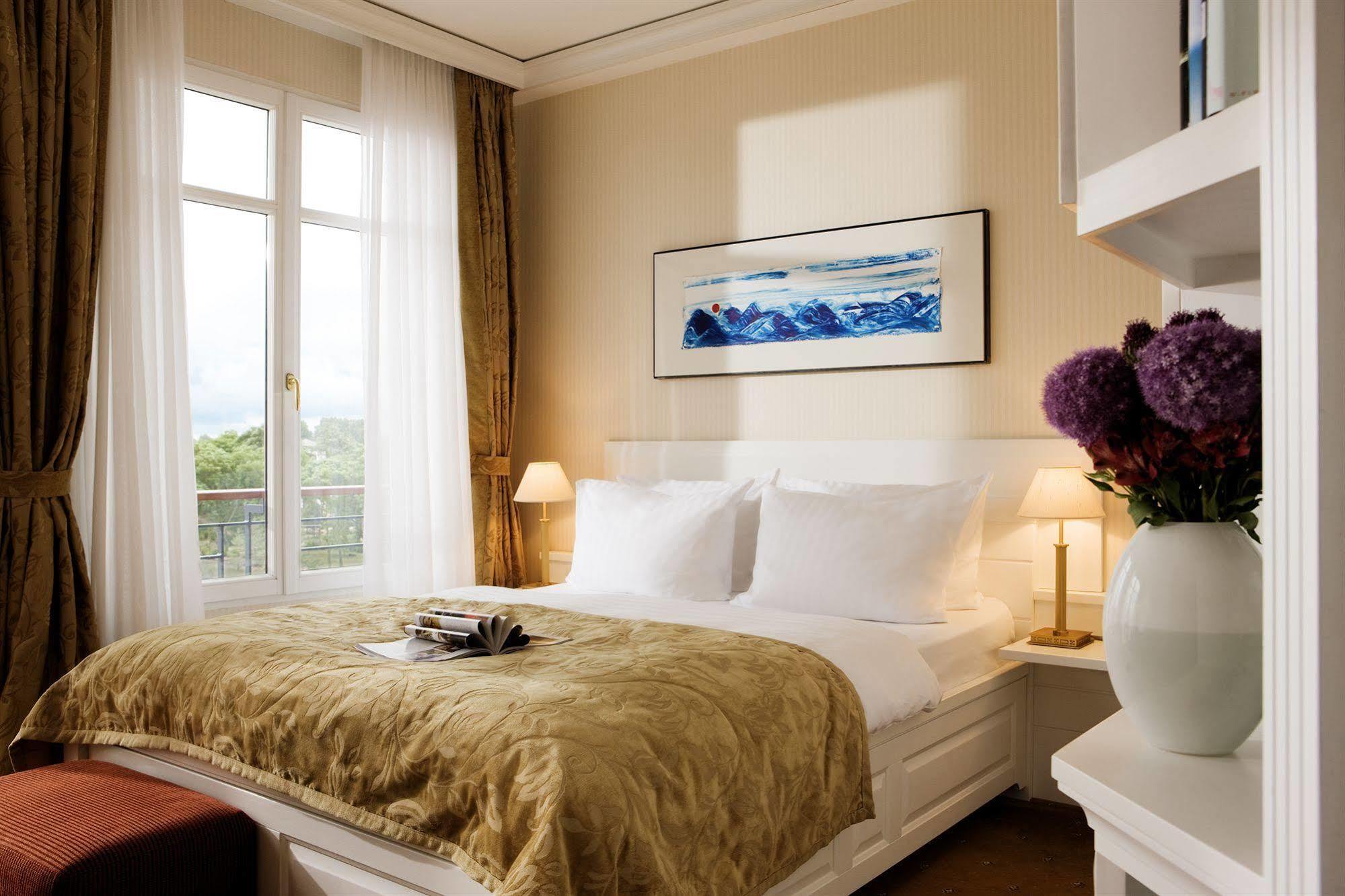 Yachthafenresidenz Hohe Duene Hotel Rostock Exterior photo