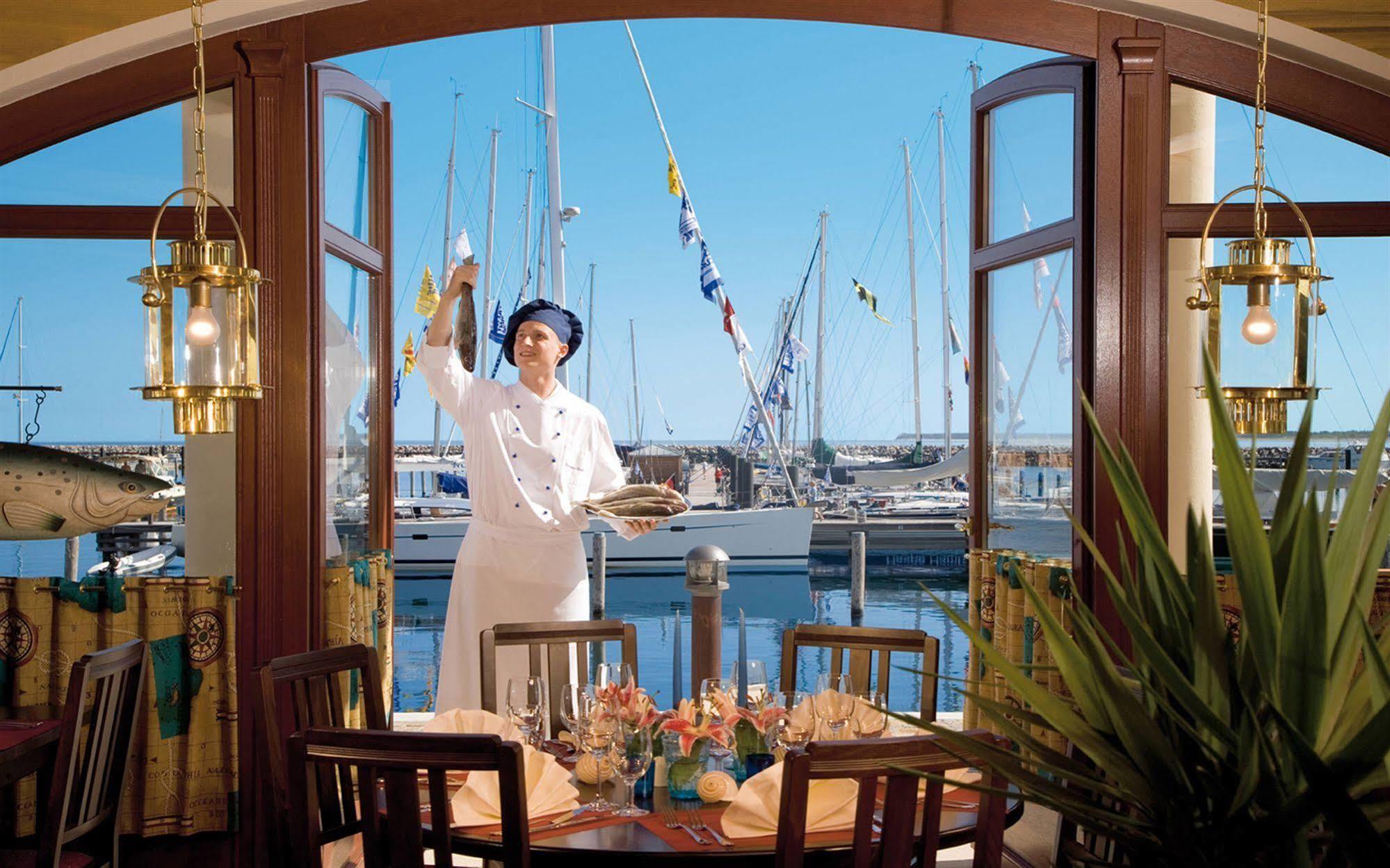 Yachthafenresidenz Hohe Duene Hotel Rostock Exterior photo The Harbor View Bar and Grill